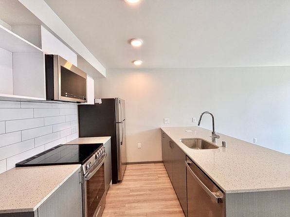 215 Queen Anne Ave N #202
