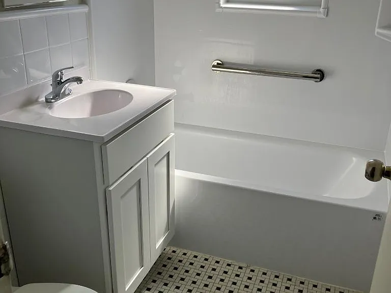 120 Archer Ave #2B — Photo 4