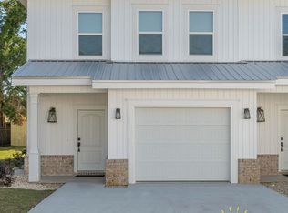 517 Hill Ln, Niceville, FL 32578