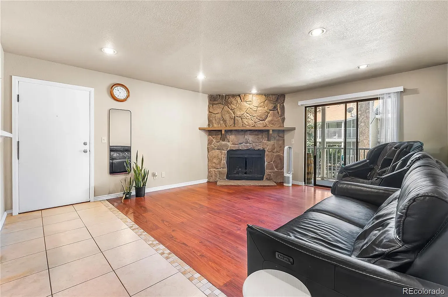 2 bed, 1020 sqft, $1,800 — Photo 2