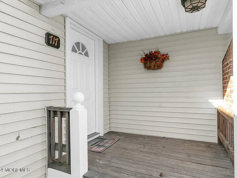 717 Harmony Rd — Photo 5