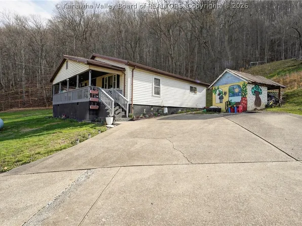 35 Caney Br, Harts, WV 25524