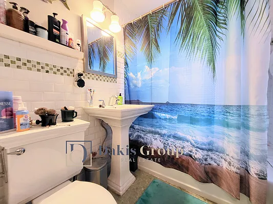 Rented by Dakis Group LLC | media 29