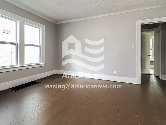 1512961_004_living_room_13876446.jpg