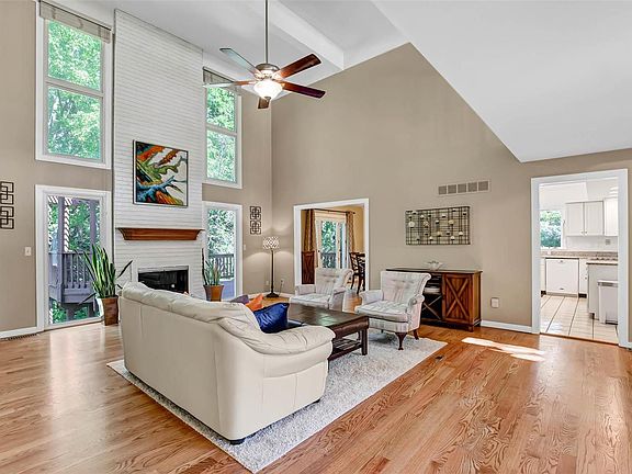 5th image of 2111 Woodland Field Ct