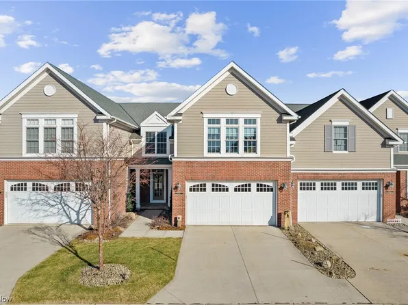 6085 N Pointe Dr, Pepper Pike, OH 44124