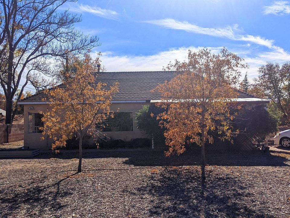 1st image of 4 Applewood Ln NW