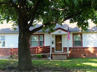 123 N Moccasin Pl, Sapulpa, OK 74066