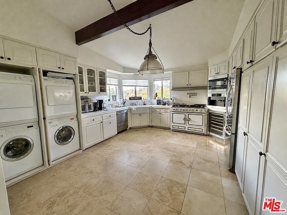 2nd image of 3186 Coldwater Canyon Ave