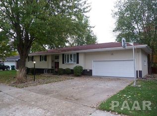 607 Yorkshire Dr, Washington, IL 61571