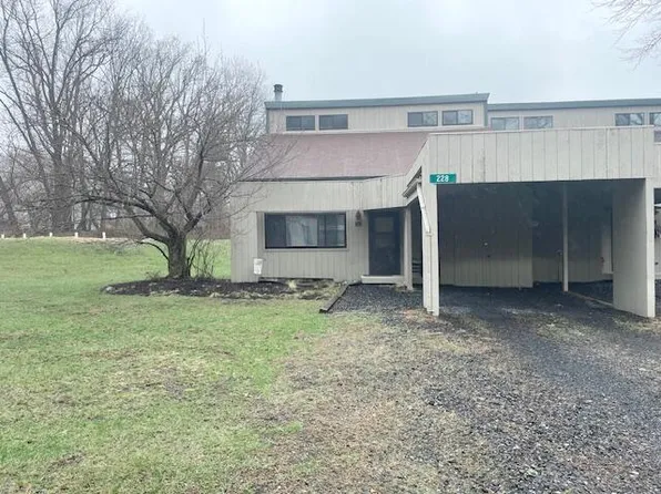 228 Evergreen Ct, Tannersville, PA 18372