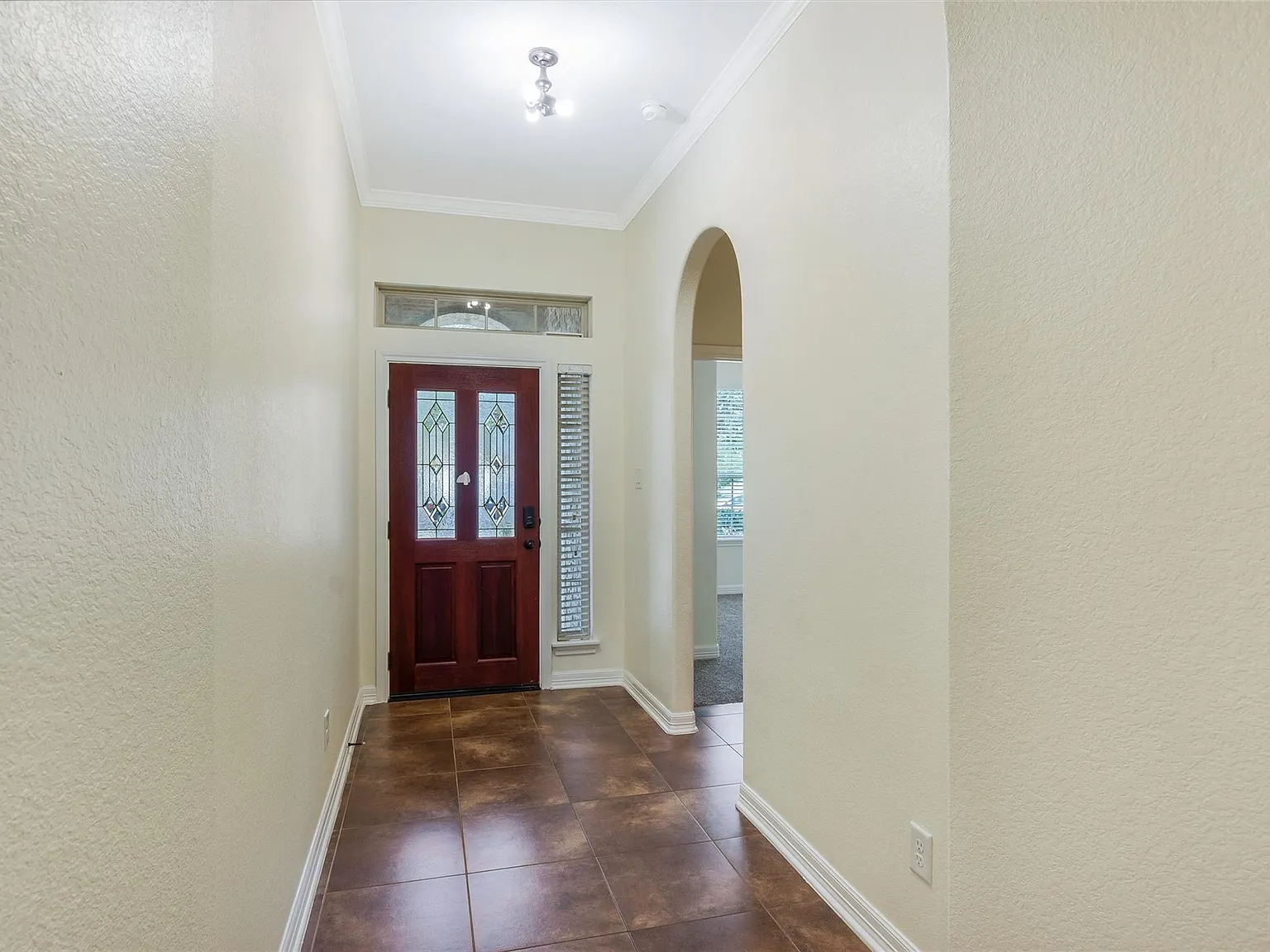 3 bed, 2.0 bath, 2318 sqft, $2,500 — Photo 4