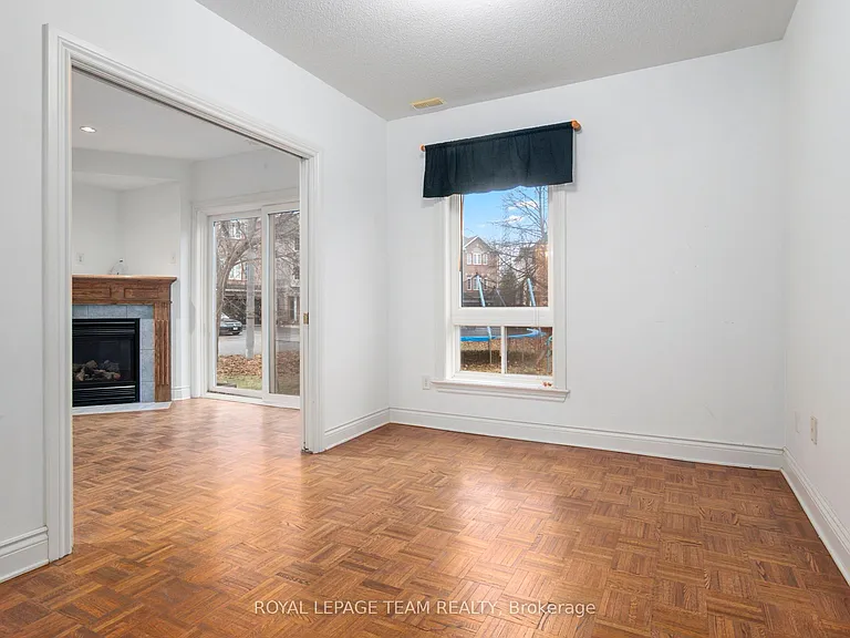 51 Castle Glen Cres — Photo 9