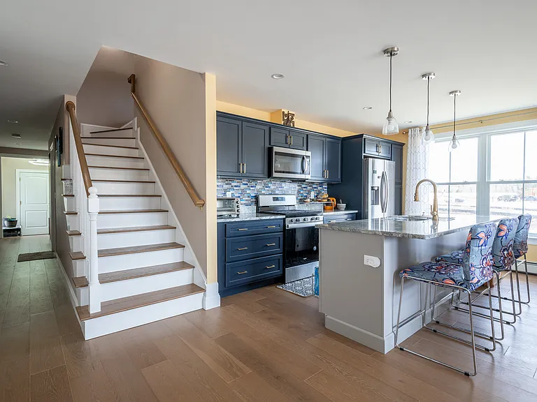 16 Frontrunner Way — Photo 3