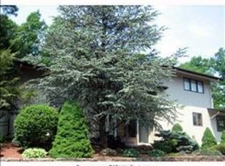 38 Rushleigh Rd, West Hartford, CT 06117