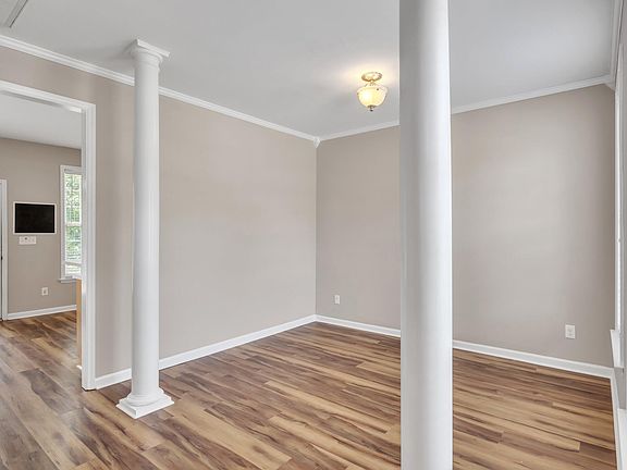 4th image of 124 Haywood Ln