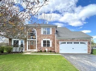1024 Stone Creek Cir, Crystal Lake, IL 60014