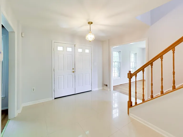 991 Farm Haven Dr — Photo 5