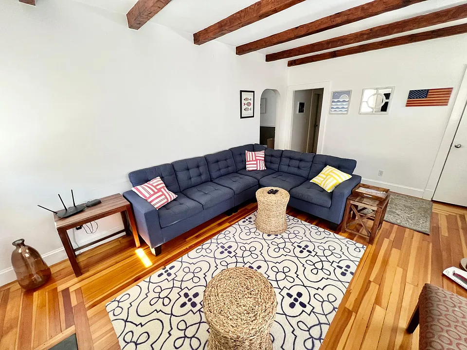 7 Watson St