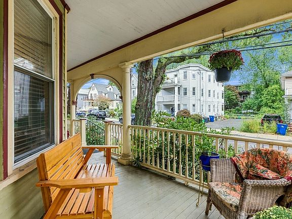 5th image of 22 Hewlett St #1