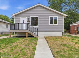 8396 Dale St, Center Line, MI 48015
