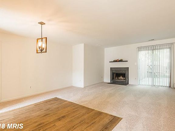 Living Room/Dining Area