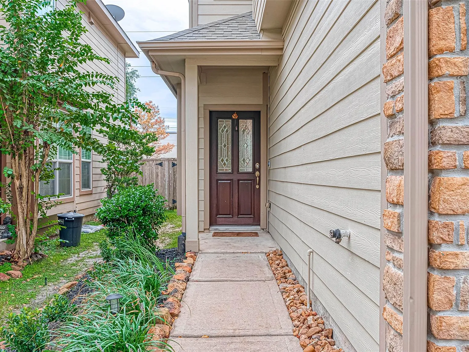 3 bed, 2.5 bath, 1567 sqft, $2,200 — Photo 3
