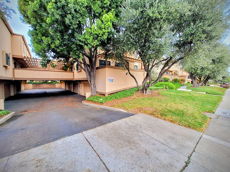 14575 S Bascom Ave — Photo 40