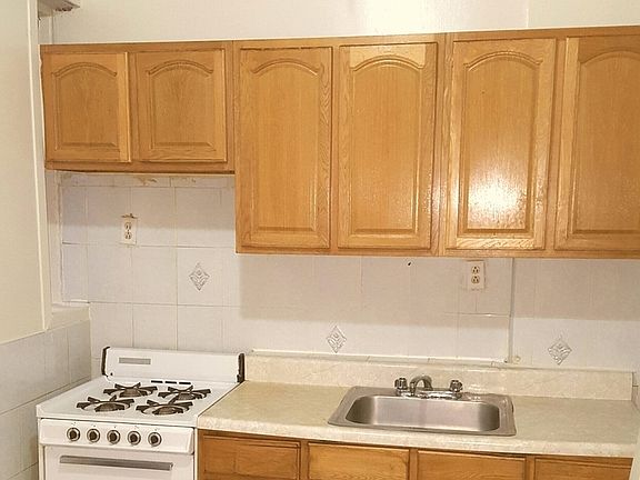 4th image of 379 Eastern Pkwy APT B1