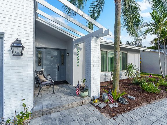 5th image of 1480 SW 24th Terrace