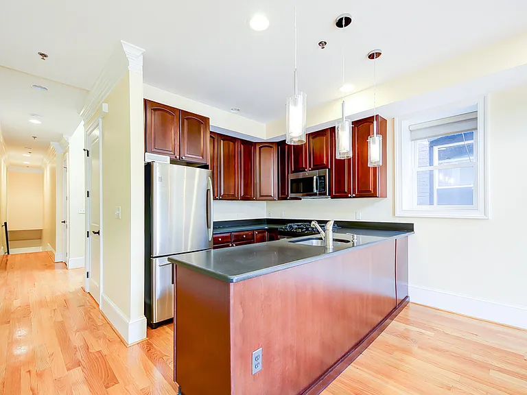 629 4th St NE #3 — Photo 5