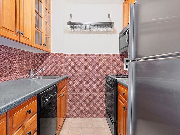 3rd image of 200 Central Park S APT 6N