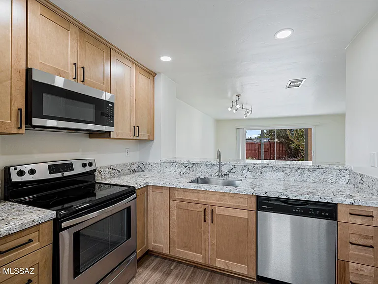 2616 W Ironcrest Dr — Photo 2