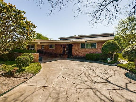 3rd image of 8438 Forest Hills Blvd