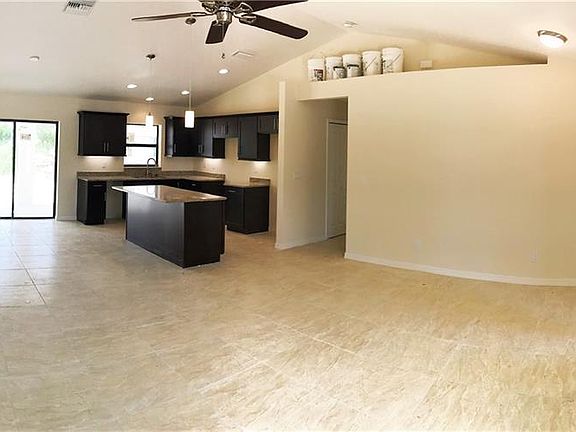 3rd image of 841 SW 31st St