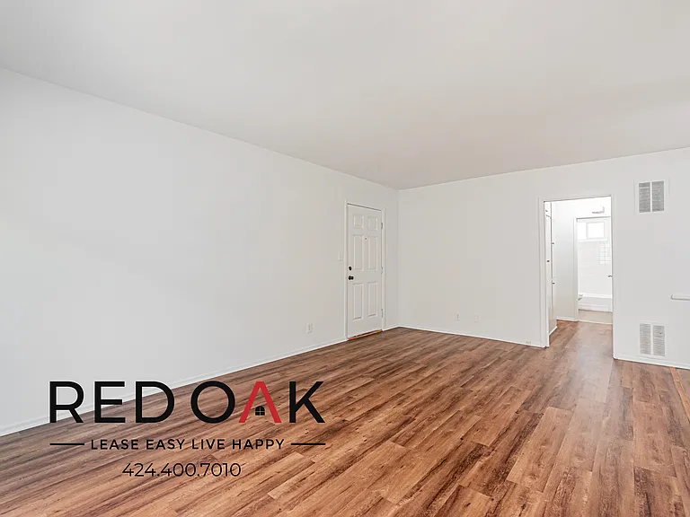 1016 N Edinburgh Ave #9 — Photo 6