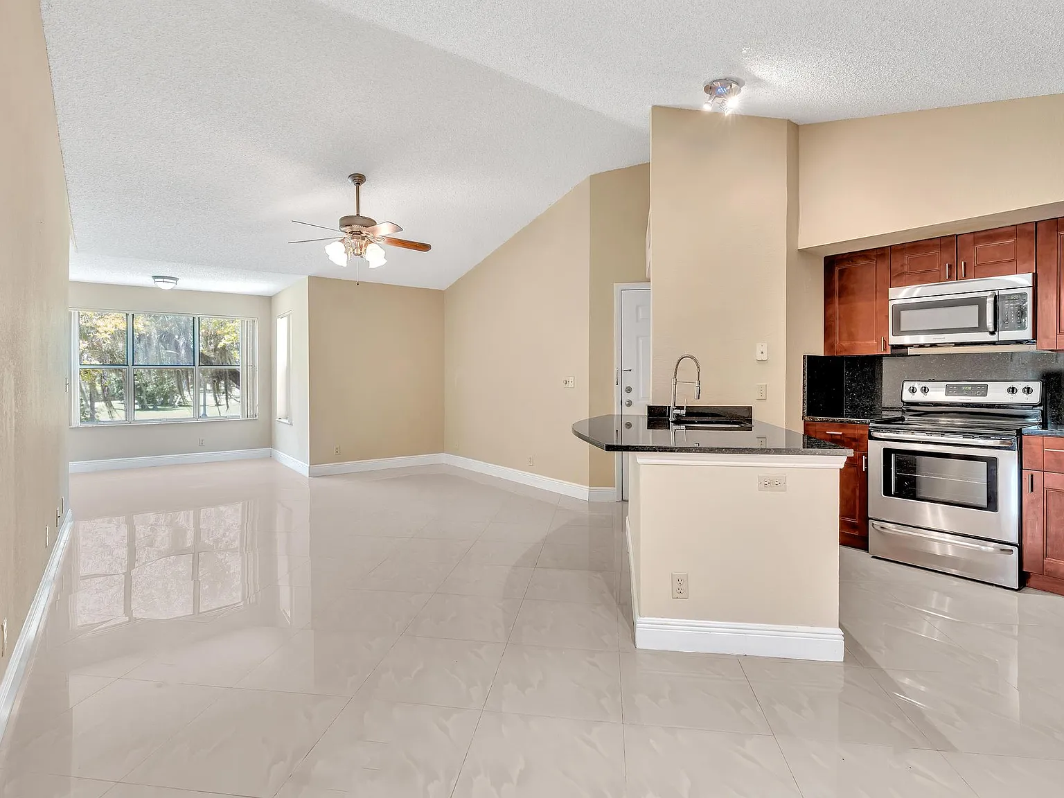 2 bed, 1100 sqft, $2,195 — Photo 1