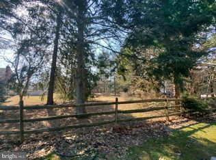 59 Perry Dr, Ewing, NJ 08628