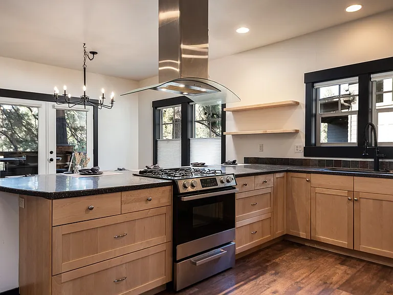2340 NW Bens Ct — Photo 4
