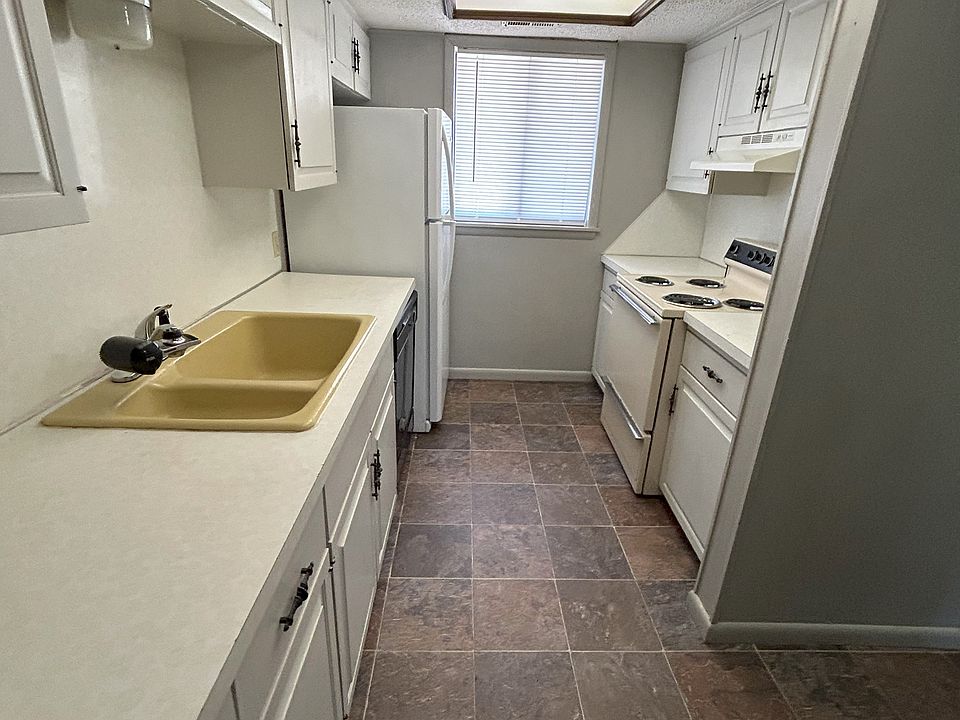 325 S 7th St Rogers AR Zillow