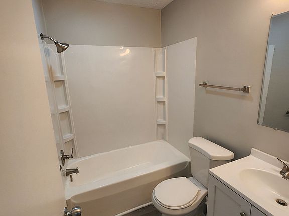 4th image of 610 S Washington St #4