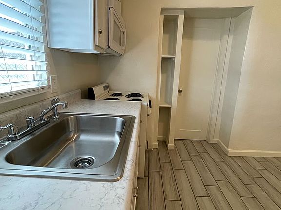 4th image of 1846 E Washington St Unit 10
