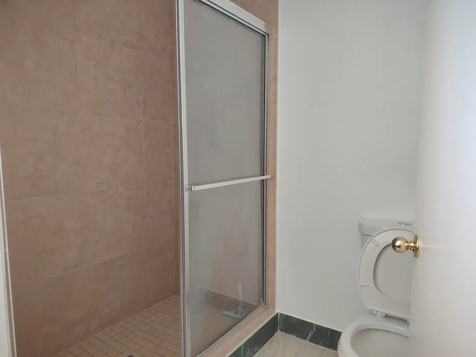 1 bed, 2000 sqft, $900 — Photo 3