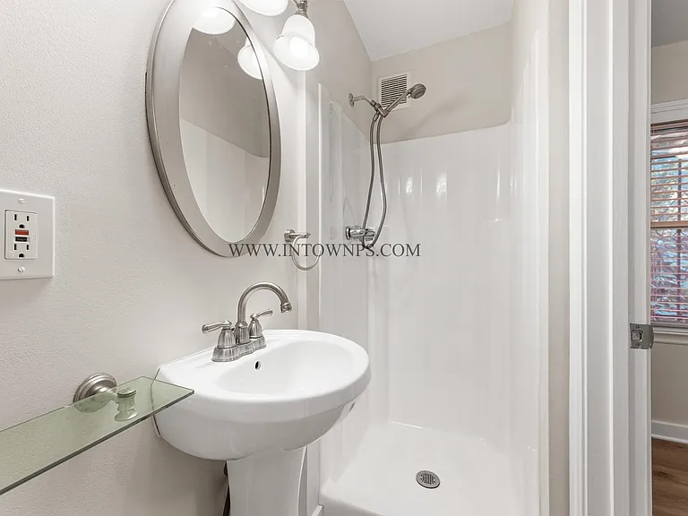 657 Park Village Dr NE — Photo 23