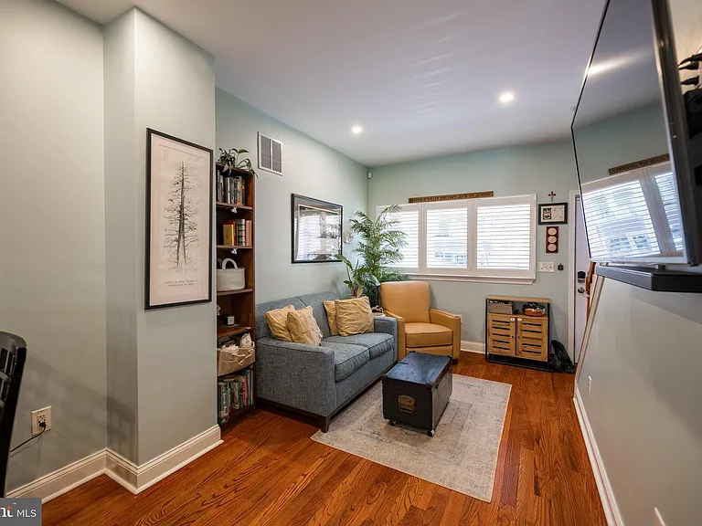 2217 League St — Photo 3