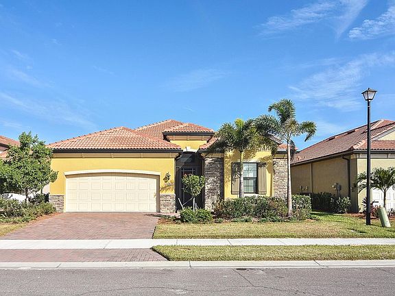 3rd image of 23499 Waverly Cir