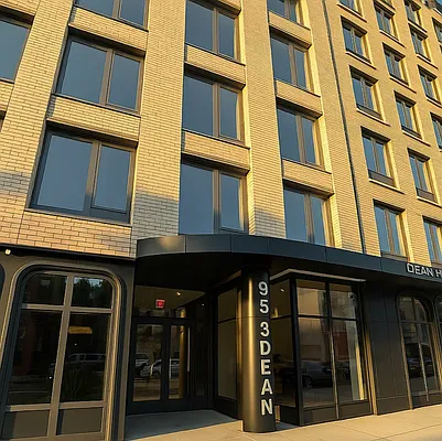 Rented by Manhattan Realty Group | media 11