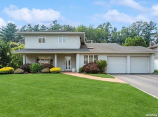 39 Colgate Ln, Woodbury, NY 11797