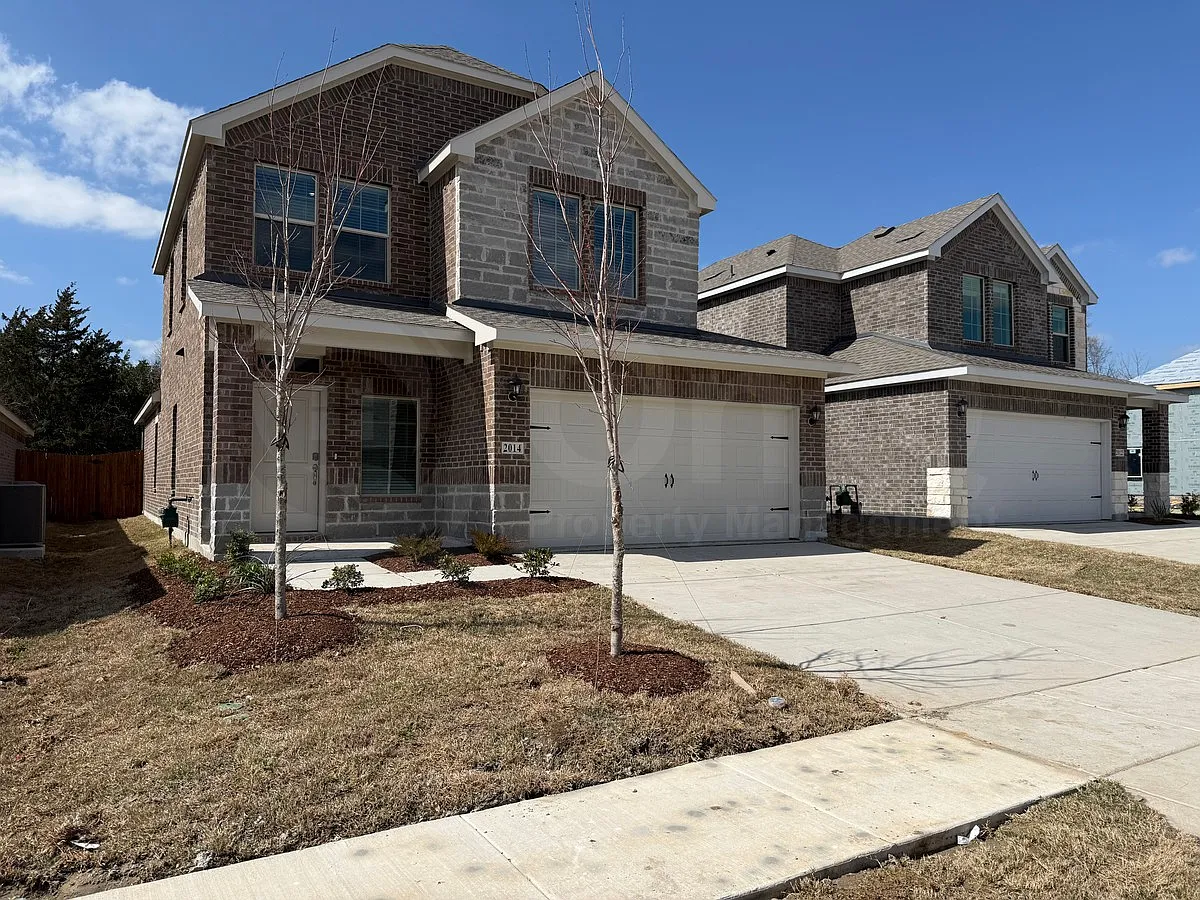 4 bed, 2.5 bath, 2133 sqft, $2,100 — Photo 3