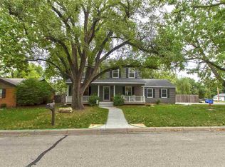 902 Lovers Ln, Newton, KS 67114